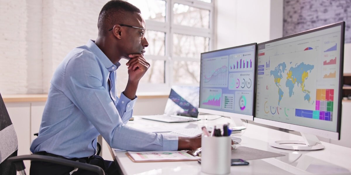 SEO manager reviewing organic traffic and performance dashboards before deciding which SEO advice to act on